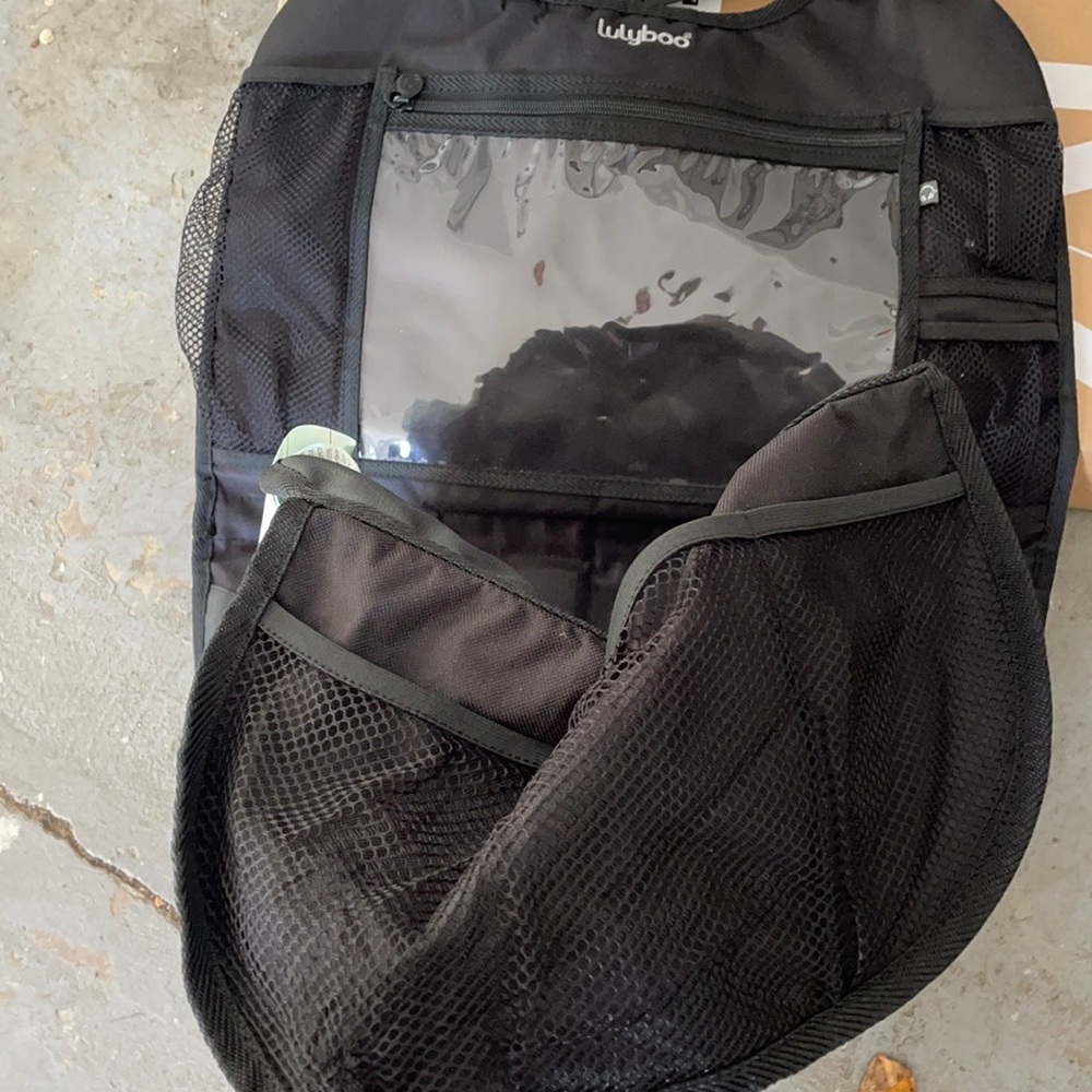 INFANT CARSEAT ORGANIZER AND PROTECTOR